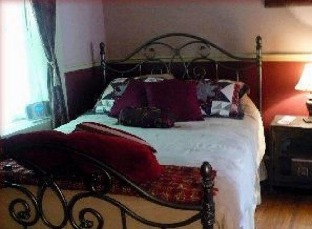 The Solon Langworthy House Hotel Dubuque Bagian luar foto